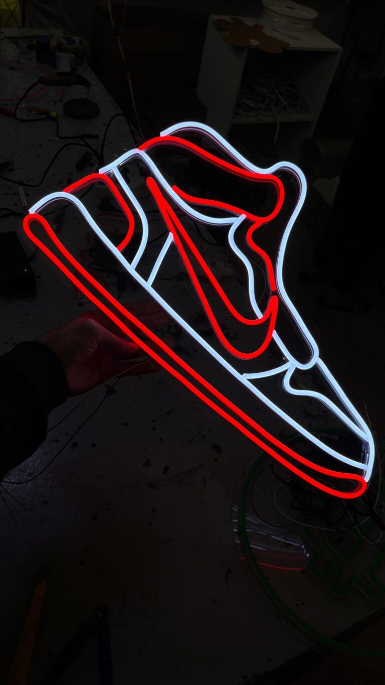 نمونه کار تابلو نئون کفش جردن